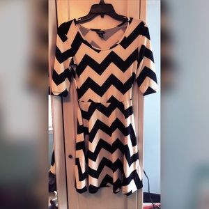 Three-quarter length chevron dress